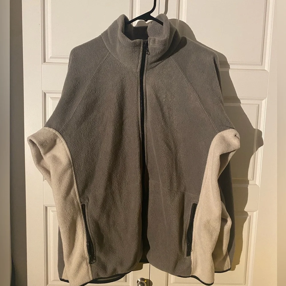 Simply Basic Two-Tone Fleece - Picture 1 of 5